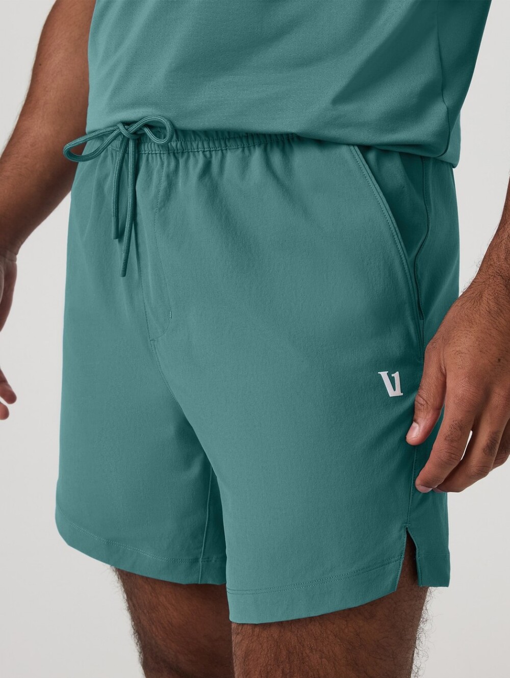 Vuori Mens Crosscourt Short Unlined 7 Inch Size Medium - Dark Cyan